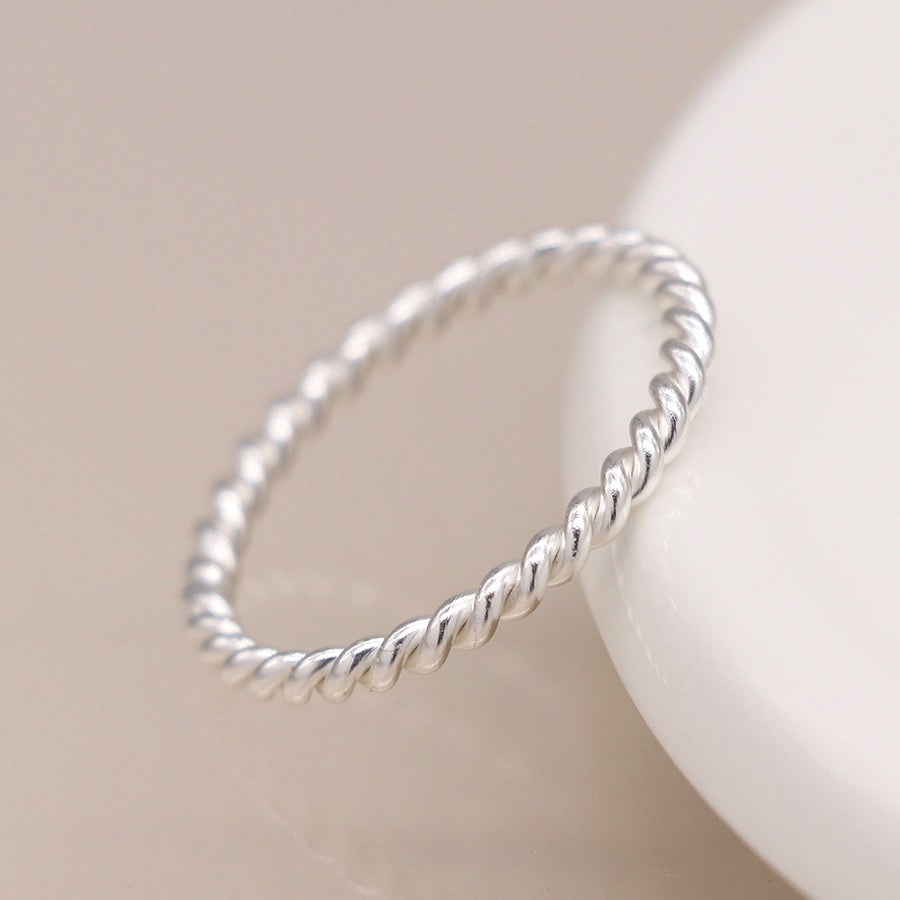 POM Simple Silver Twist Band Ring