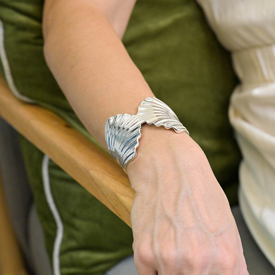 POM Silver plated double clam shell bangle