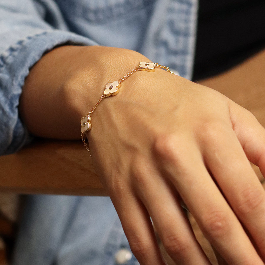 Faux Gold Plated Quarter-foil With Crystal Centre Link Bracelet