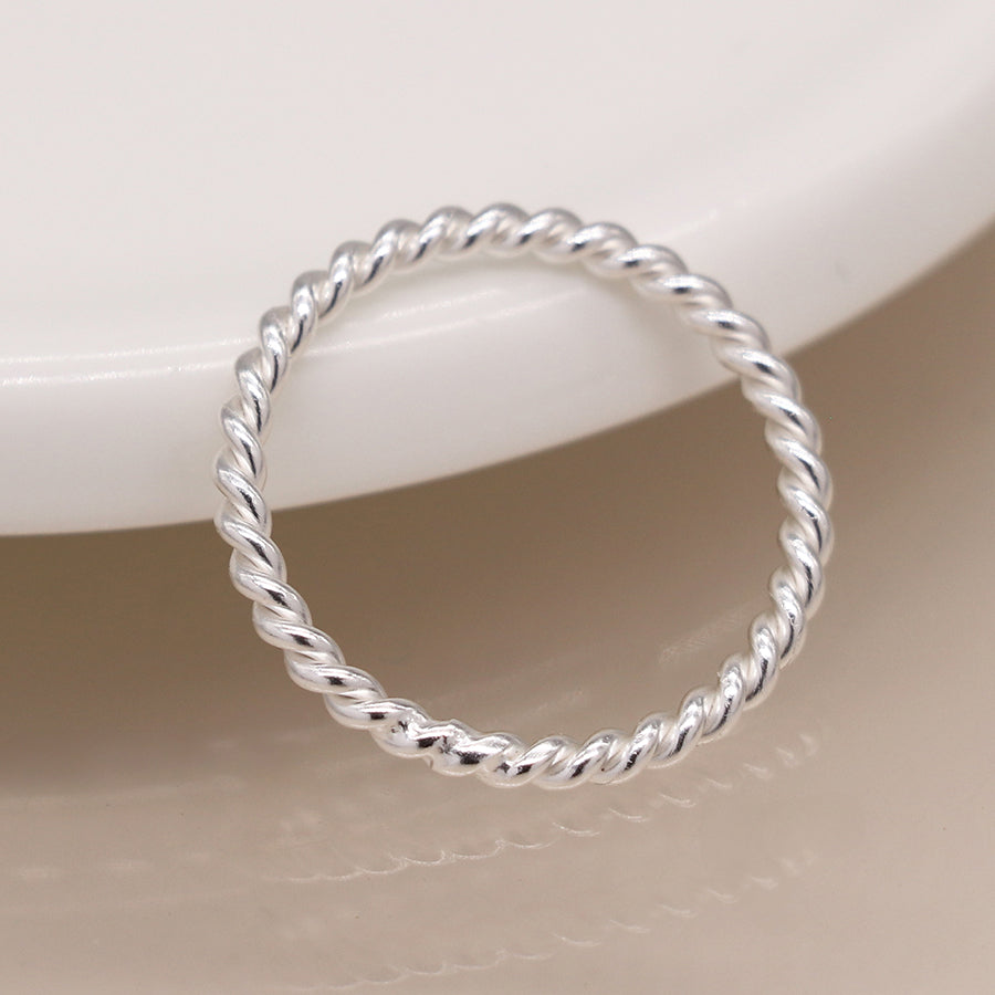 POM Simple Silver Twist Band Ring