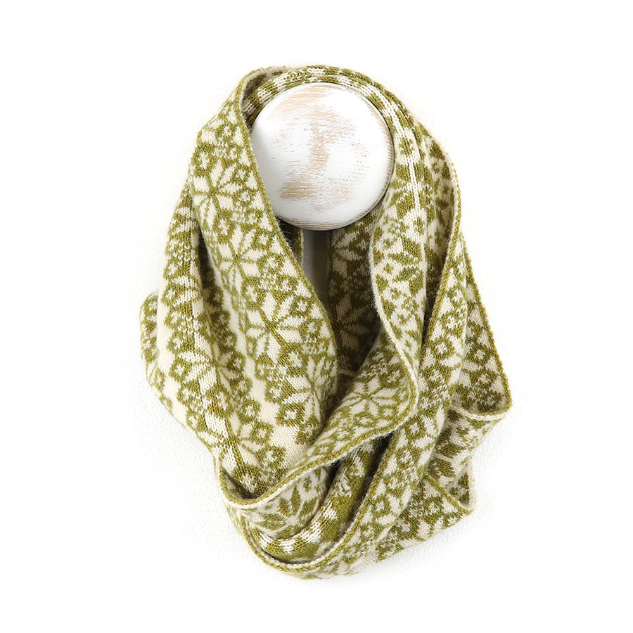 Pom Olive and cream scandi starflower snood