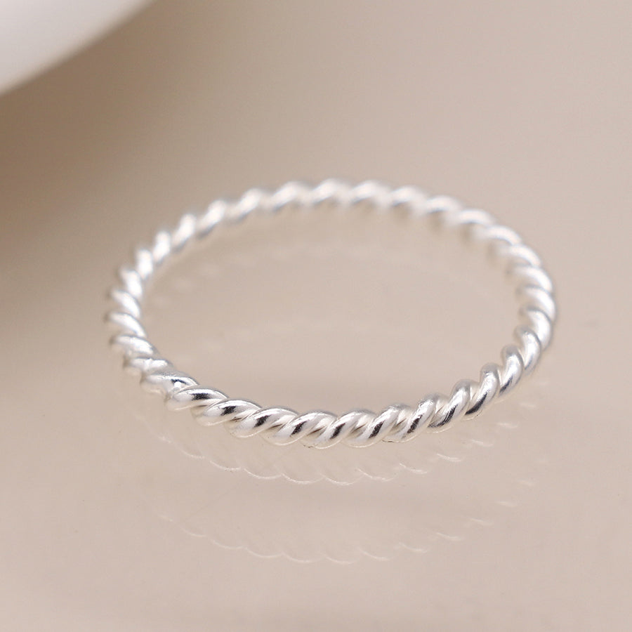 POM Simple Silver Twist Band Ring