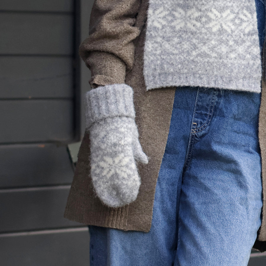 POM Erica Grey and White Scandi Style Mittens
