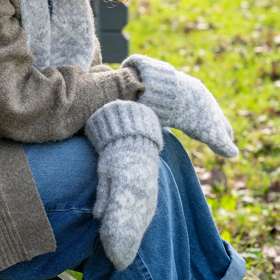 POM Erica Grey and White Scandi Style Mittens