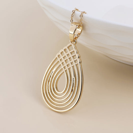POM Deco golden deco lattice teardrop necklace