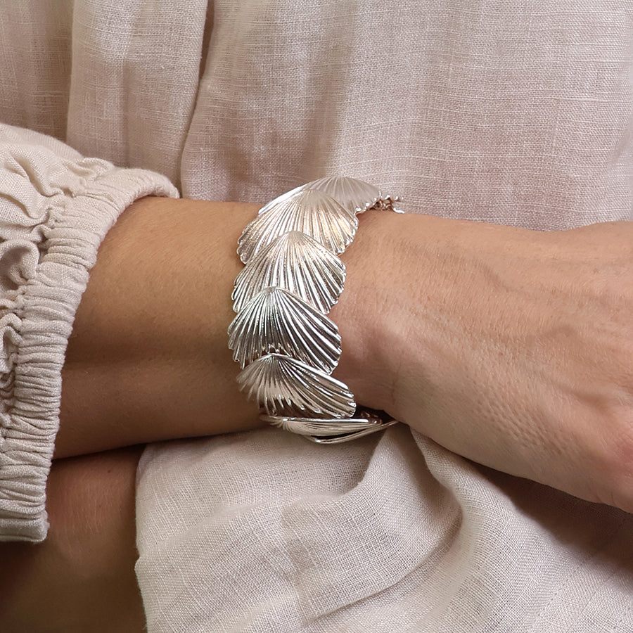 POM Silver plated stretch clam shell bracelet